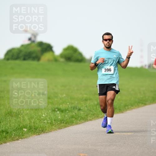 10.05.2026 - 8. Wedeler Halbmarathon Dr. Thomas Lammeyer http://msf.ph/oto/9710021 10.05.2026 12:04:18 Laufen 396 meine-sportfotos.de