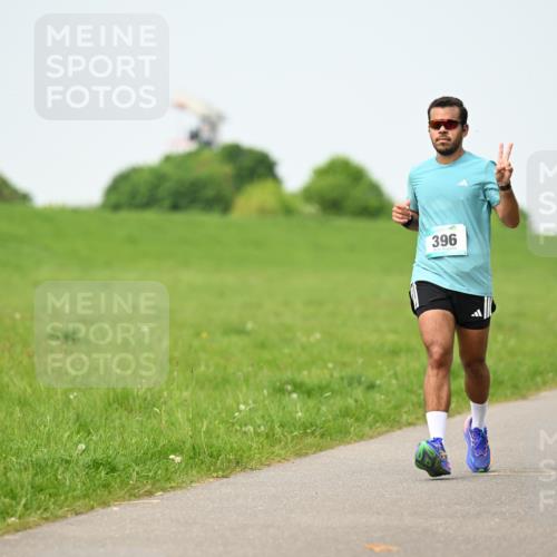 10.05.2026 - 8. Wedeler Halbmarathon Dr. Thomas Lammeyer http://msf.ph/oto/9710024 10.05.2026 12:04:19 Laufen 396 meine-sportfotos.de