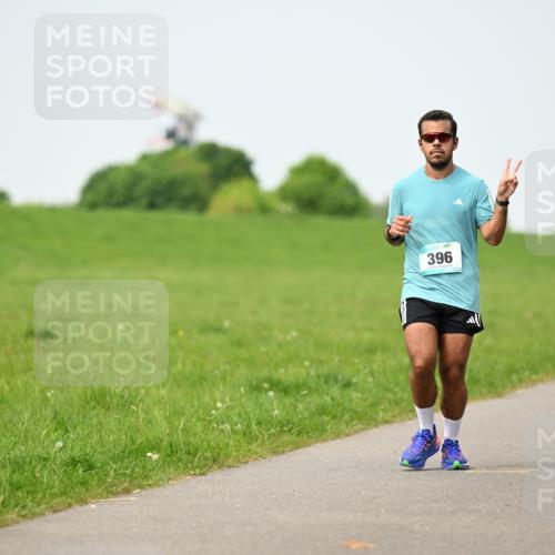 10.05.2026 - 8. Wedeler Halbmarathon Dr. Thomas Lammeyer http://msf.ph/oto/9710026 10.05.2026 12:04:18 Laufen 396 meine-sportfotos.de