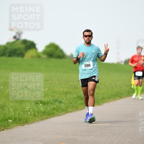 10.05.2026 - 8. Wedeler Halbmarathon Dr. Thomas Lammeyer http://msf.ph/oto/9710029 10.05.2026 12:04:18 Laufen 396 meine-sportfotos.de
