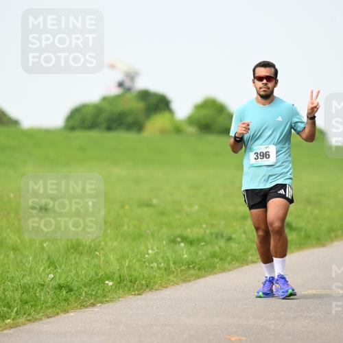 10.05.2026 - 8. Wedeler Halbmarathon Dr. Thomas Lammeyer http://msf.ph/oto/9710034 10.05.2026 12:04:19 Laufen 396 meine-sportfotos.de