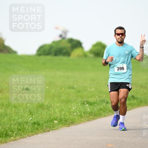 10.05.2026 - 8. Wedeler Halbmarathon Dr. Thomas Lammeyer http://msf.ph/oto/9710037 10.05.2026 12:04:19 Laufen 396 meine-sportfotos.de
