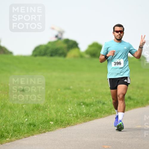 10.05.2026 - 8. Wedeler Halbmarathon Dr. Thomas Lammeyer http://msf.ph/oto/9710040 10.05.2026 12:04:19 Laufen 396 meine-sportfotos.de
