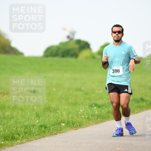 10.05.2026 - 8. Wedeler Halbmarathon Dr. Thomas Lammeyer http://msf.ph/oto/9710042 10.05.2026 12:04:19 Laufen 396 meine-sportfotos.de