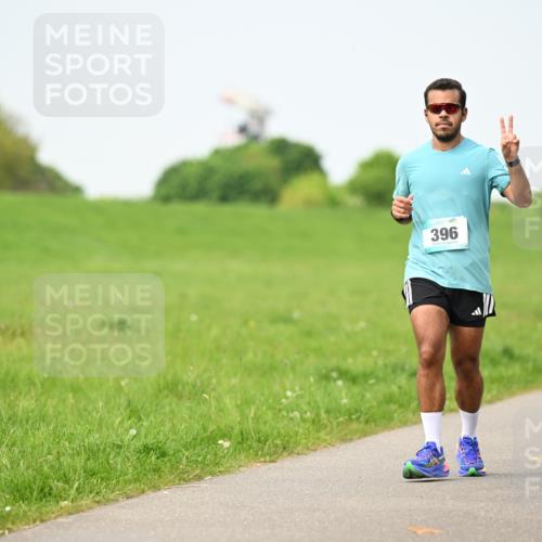 10.05.2026 - 8. Wedeler Halbmarathon Dr. Thomas Lammeyer http://msf.ph/oto/9710045 10.05.2026 12:04:19 Laufen 396 meine-sportfotos.de
