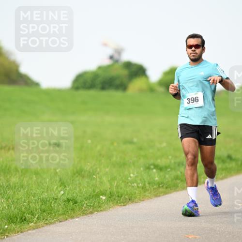 10.05.2026 - 8. Wedeler Halbmarathon Dr. Thomas Lammeyer http://msf.ph/oto/9710052 10.05.2026 12:04:19 Laufen 396 meine-sportfotos.de