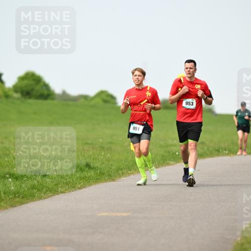 10.05.2026 - 8. Wedeler Halbmarathon Dr. Thomas Lammeyer http://msf.ph/oto/9710056 10.05.2026 12:04:21 Laufen 300, 951, 953 meine-sportfotos.de