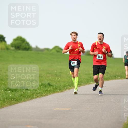 10.05.2026 - 8. Wedeler Halbmarathon Dr. Thomas Lammeyer http://msf.ph/oto/9710059 10.05.2026 12:04:22 Laufen 951, 953 meine-sportfotos.de