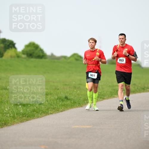 10.05.2026 - 8. Wedeler Halbmarathon Dr. Thomas Lammeyer http://msf.ph/oto/9710064 10.05.2026 12:04:22 Laufen 951, 953 meine-sportfotos.de