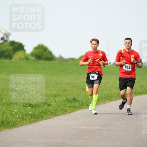 10.05.2026 - 8. Wedeler Halbmarathon Dr. Thomas Lammeyer http://msf.ph/oto/9710066 10.05.2026 12:04:22 Laufen 951, 953 meine-sportfotos.de