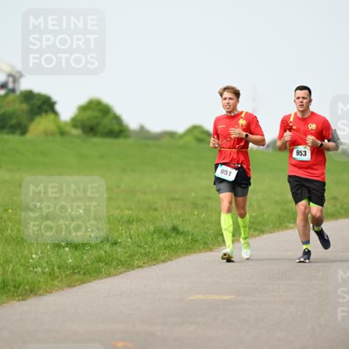 10.05.2026 - 8. Wedeler Halbmarathon Dr. Thomas Lammeyer http://msf.ph/oto/9710068 10.05.2026 12:04:22 Laufen 951, 953 meine-sportfotos.de