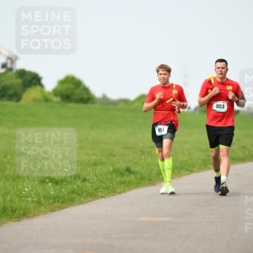 10.05.2026 - 8. Wedeler Halbmarathon Dr. Thomas Lammeyer http://msf.ph/oto/9710073 10.05.2026 12:04:22 Laufen 951, 953 meine-sportfotos.de