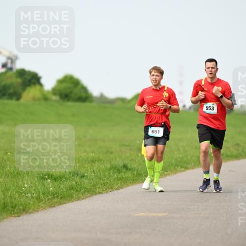 10.05.2026 - 8. Wedeler Halbmarathon Dr. Thomas Lammeyer http://msf.ph/oto/9710076 10.05.2026 12:04:22 Laufen 951, 953 meine-sportfotos.de