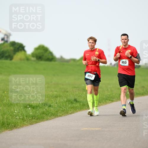 10.05.2026 - 8. Wedeler Halbmarathon Dr. Thomas Lammeyer http://msf.ph/oto/9710078 10.05.2026 12:04:23 Laufen 951, 953 meine-sportfotos.de