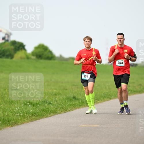 10.05.2026 - 8. Wedeler Halbmarathon Dr. Thomas Lammeyer http://msf.ph/oto/9710082 10.05.2026 12:04:23 Laufen 951, 953 meine-sportfotos.de