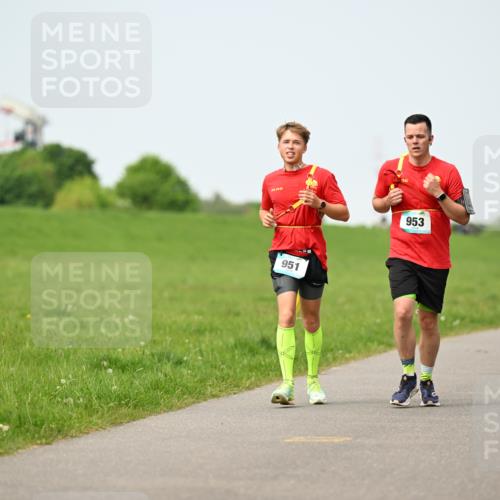 10.05.2026 - 8. Wedeler Halbmarathon Dr. Thomas Lammeyer http://msf.ph/oto/9710086 10.05.2026 12:04:23 Laufen 951, 953 meine-sportfotos.de