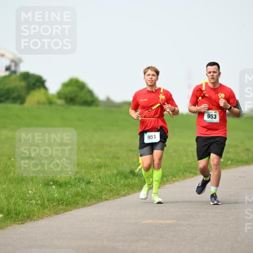 10.05.2026 - 8. Wedeler Halbmarathon Dr. Thomas Lammeyer http://msf.ph/oto/9710088 10.05.2026 12:04:23 Laufen 951, 953 meine-sportfotos.de