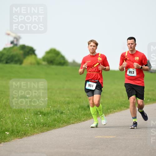 10.05.2026 - 8. Wedeler Halbmarathon Dr. Thomas Lammeyer http://msf.ph/oto/9710092 10.05.2026 12:04:24 Laufen 951, 953 meine-sportfotos.de
