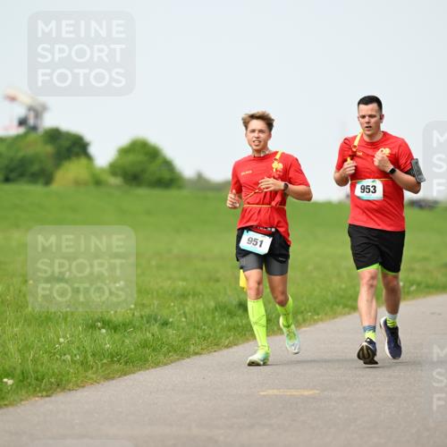 10.05.2026 - 8. Wedeler Halbmarathon Dr. Thomas Lammeyer http://msf.ph/oto/9710094 10.05.2026 12:04:23 Laufen 951, 953 meine-sportfotos.de