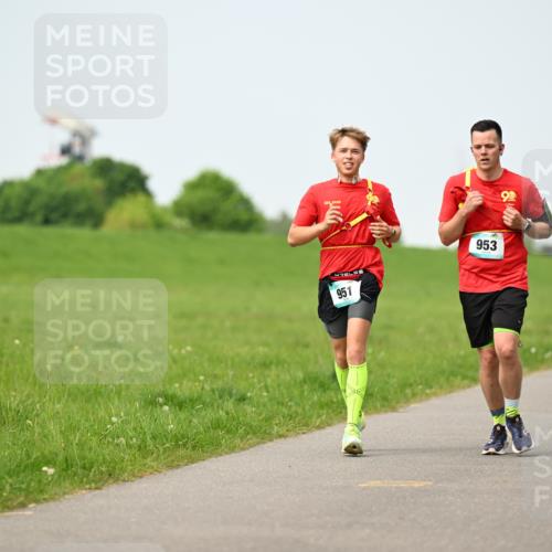 10.05.2026 - 8. Wedeler Halbmarathon Dr. Thomas Lammeyer http://msf.ph/oto/9710098 10.05.2026 12:04:24 Laufen 951, 953 meine-sportfotos.de