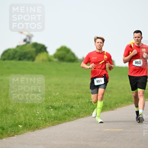 10.05.2026 - 8. Wedeler Halbmarathon Dr. Thomas Lammeyer http://msf.ph/oto/9710101 10.05.2026 12:04:24 Laufen 951, 953 meine-sportfotos.de