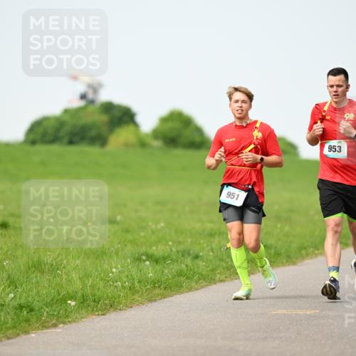 10.05.2026 - 8. Wedeler Halbmarathon Dr. Thomas Lammeyer http://msf.ph/oto/9710106 10.05.2026 12:04:24 Laufen 951, 953 meine-sportfotos.de