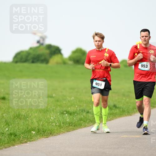 10.05.2026 - 8. Wedeler Halbmarathon Dr. Thomas Lammeyer http://msf.ph/oto/9710108 10.05.2026 12:04:25 Laufen 951, 953 meine-sportfotos.de