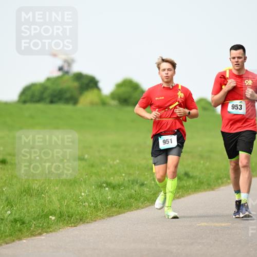 10.05.2026 - 8. Wedeler Halbmarathon Dr. Thomas Lammeyer http://msf.ph/oto/9710114 10.05.2026 12:04:25 Laufen 951, 953 meine-sportfotos.de