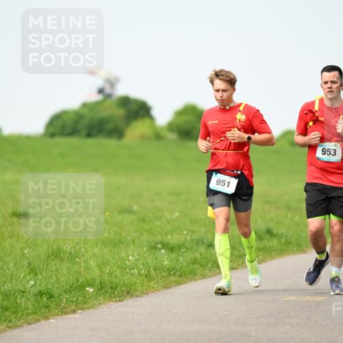 10.05.2026 - 8. Wedeler Halbmarathon Dr. Thomas Lammeyer http://msf.ph/oto/9710117 10.05.2026 12:04:25 Laufen 951, 953 meine-sportfotos.de