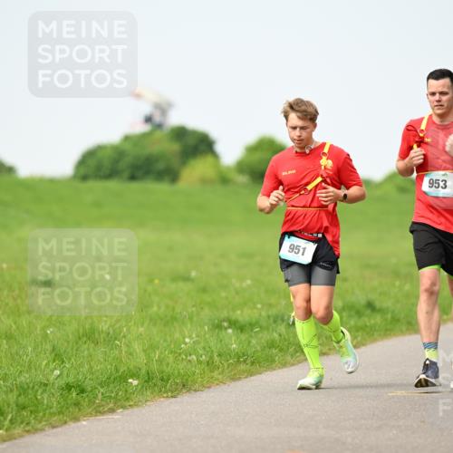10.05.2026 - 8. Wedeler Halbmarathon Dr. Thomas Lammeyer http://msf.ph/oto/9710119 10.05.2026 12:04:25 Laufen 951, 953 meine-sportfotos.de