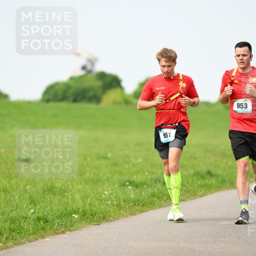 10.05.2026 - 8. Wedeler Halbmarathon Dr. Thomas Lammeyer http://msf.ph/oto/9710122 10.05.2026 12:04:25 Laufen 951, 953 meine-sportfotos.de