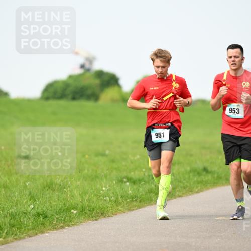 10.05.2026 - 8. Wedeler Halbmarathon Dr. Thomas Lammeyer http://msf.ph/oto/9710125 10.05.2026 12:04:25 Laufen 951, 953 meine-sportfotos.de