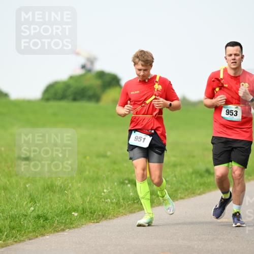 10.05.2026 - 8. Wedeler Halbmarathon Dr. Thomas Lammeyer http://msf.ph/oto/9710132 10.05.2026 12:04:26 Laufen 951, 953 meine-sportfotos.de