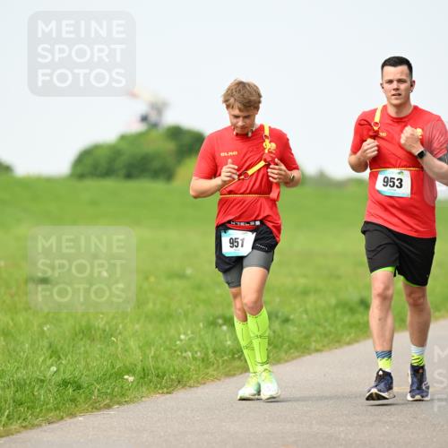 10.05.2026 - 8. Wedeler Halbmarathon Dr. Thomas Lammeyer http://msf.ph/oto/9710135 10.05.2026 12:04:26 Laufen 951, 953 meine-sportfotos.de