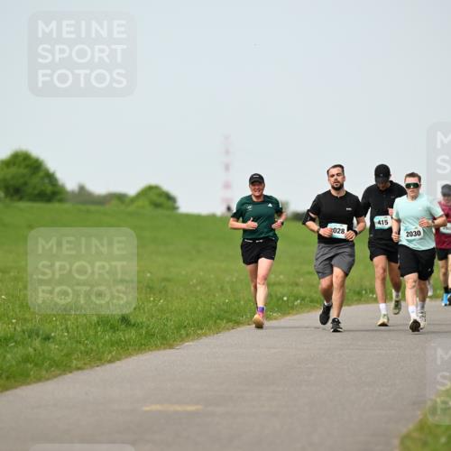 10.05.2026 - 8. Wedeler Halbmarathon Dr. Thomas Lammeyer http://msf.ph/oto/9710154 10.05.2026 12:04:30 Laufen 415, 028, 260, 2030 meine-sportfotos.de