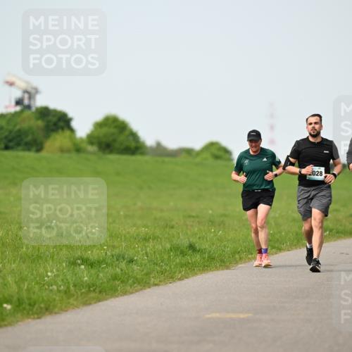 10.05.2026 - 8. Wedeler Halbmarathon Dr. Thomas Lammeyer http://msf.ph/oto/9710188 10.05.2026 12:04:33 Laufen 415, 028, 2030, 260 meine-sportfotos.de