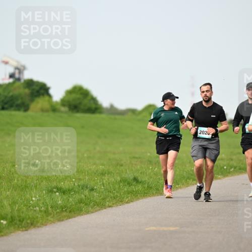 10.05.2026 - 8. Wedeler Halbmarathon Dr. Thomas Lammeyer http://msf.ph/oto/9710205 10.05.2026 12:04:34 Laufen 202, 2030, 260 meine-sportfotos.de