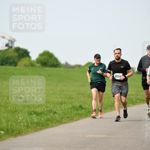 10.05.2026 - 8. Wedeler Halbmarathon Dr. Thomas Lammeyer http://msf.ph/oto/9710211 10.05.2026 12:04:34 Laufen 2022, 2030, 260 meine-sportfotos.de