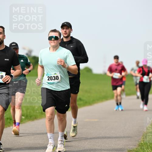 10.05.2026 - 8. Wedeler Halbmarathon Dr. Thomas Lammeyer http://msf.ph/oto/9710322 10.05.2026 12:04:40 Laufen 2028, 2030 meine-sportfotos.de
