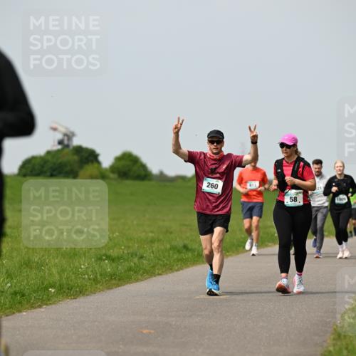 10.05.2026 - 8. Wedeler Halbmarathon Dr. Thomas Lammeyer http://msf.ph/oto/9710352 10.05.2026 12:04:43 Laufen 415, 260, 613, 1009 meine-sportfotos.de