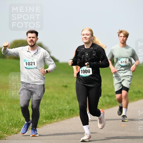 10.05.2026 - 8. Wedeler Halbmarathon Dr. Thomas Lammeyer http://msf.ph/oto/9710492 10.05.2026 12:04:51 Laufen 1021, 1009, 615 meine-sportfotos.de