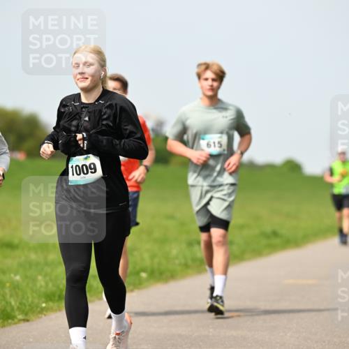 10.05.2026 - 8. Wedeler Halbmarathon Dr. Thomas Lammeyer http://msf.ph/oto/9710495 10.05.2026 12:04:52 Laufen 1021, 1009, 615 meine-sportfotos.de