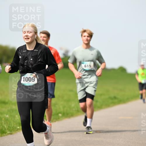 10.05.2026 - 8. Wedeler Halbmarathon Dr. Thomas Lammeyer http://msf.ph/oto/9710497 10.05.2026 12:04:52 Laufen 1021, 1009, 615 meine-sportfotos.de