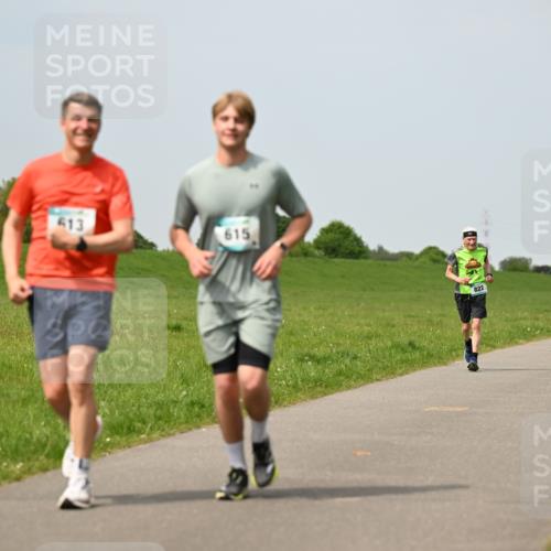 10.05.2026 - 8. Wedeler Halbmarathon Dr. Thomas Lammeyer http://msf.ph/oto/9710509 10.05.2026 12:04:54 Laufen 613 meine-sportfotos.de