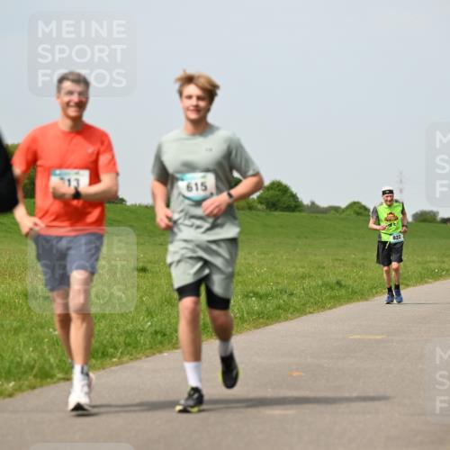 10.05.2026 - 8. Wedeler Halbmarathon Dr. Thomas Lammeyer http://msf.ph/oto/9710511 10.05.2026 12:04:53 Laufen 1809, 615, 822 meine-sportfotos.de