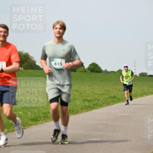 10.05.2026 - 8. Wedeler Halbmarathon Dr. Thomas Lammeyer http://msf.ph/oto/9710516 10.05.2026 12:04:54 Laufen 615 meine-sportfotos.de