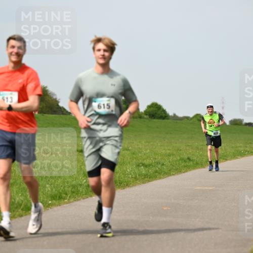 10.05.2026 - 8. Wedeler Halbmarathon Dr. Thomas Lammeyer http://msf.ph/oto/9710521 10.05.2026 12:04:54 Laufen 615, 822 meine-sportfotos.de