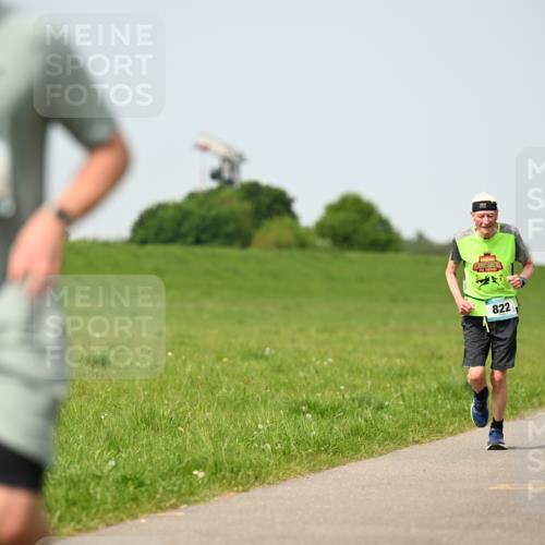 10.05.2026 - 8. Wedeler Halbmarathon Dr. Thomas Lammeyer http://msf.ph/oto/9710523 10.05.2026 12:04:55 Laufen 822 meine-sportfotos.de