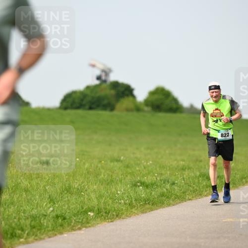 10.05.2026 - 8. Wedeler Halbmarathon Dr. Thomas Lammeyer http://msf.ph/oto/9710526 10.05.2026 12:04:55 Laufen 822 meine-sportfotos.de