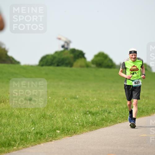 10.05.2026 - 8. Wedeler Halbmarathon Dr. Thomas Lammeyer http://msf.ph/oto/9710535 10.05.2026 12:04:56 Laufen 822 meine-sportfotos.de